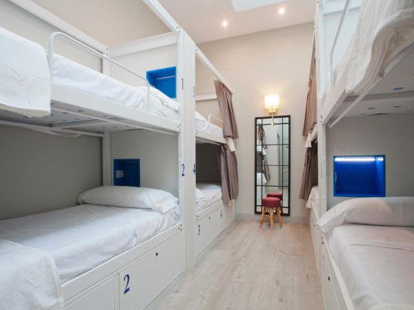Malaga Stop Hostel AB : photo 9 de la chambre lit dans dortoir mixte de 8 lits 