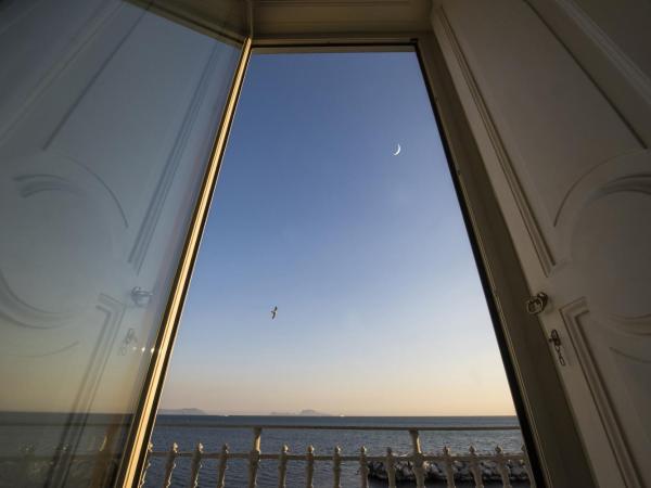 Mareluna Suite de Charme : photo 5 de la chambre chambre double deluxe - vue sur mer