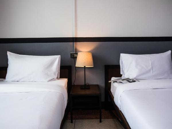 BY Hotel Kanchanaburi : photo 5 de la chambre chambre lits jumeaux Économique