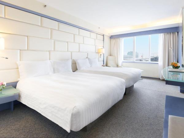 Regal Airport Hotel : photo 2 de la chambre chambre quadruple