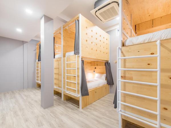 Norn Yaowarat Hotel : photo 1 de la chambre lit superposé dans dortoir pour femmes 