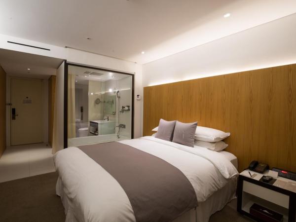 Grand Walkerhill Seoul : photo 2 de la chambre chambre double club avec avantages salon - vue sur montagne