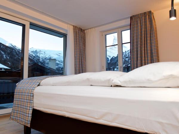 Hotel Bella Vista Zermatt : photo 1 de la chambre chambre double panorama avec balcon - vue sur cervin