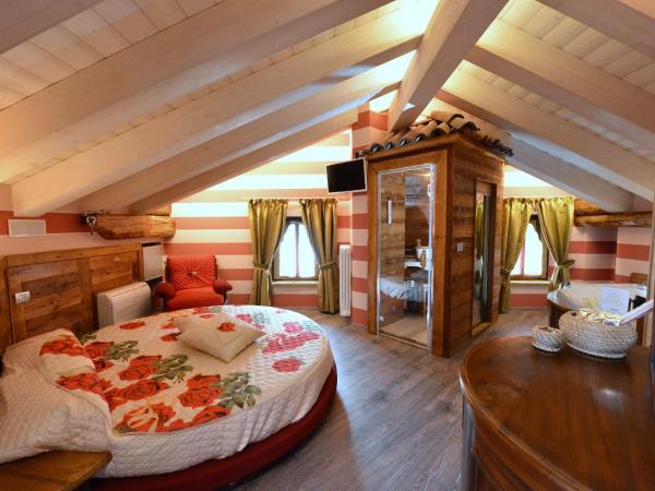 Vecchio Mulino Guest House : photo 3 de la chambre chambre double de luxe avec baignoire spa 