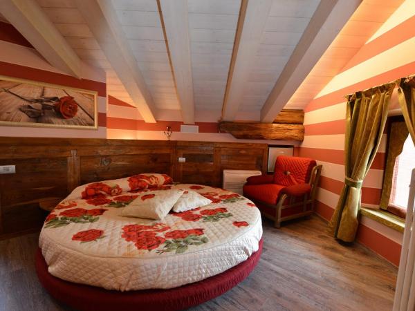 Vecchio Mulino Guest House : photo 7 de la chambre chambre double de luxe avec baignoire spa 