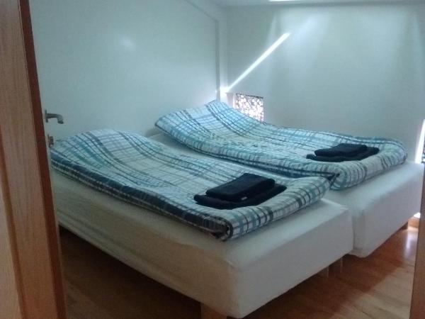 Reykjavik Peace Center Guesthouse : photo 4 de la chambre petite chambre double ou lits jumeaux