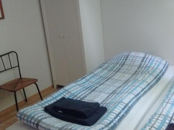 Reykjavik Peace Center Guesthouse : photo 3 de la chambre petite chambre double ou lits jumeaux
