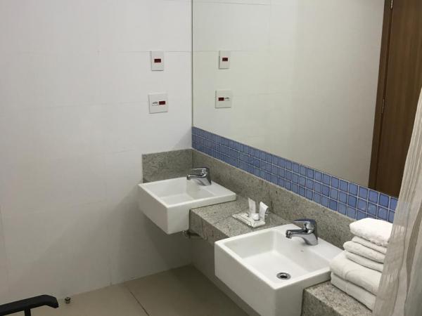 Américas Granada Hotel : photo 4 de la chambre chambre lit king-size - accessible aux personnes à mobilité réduite