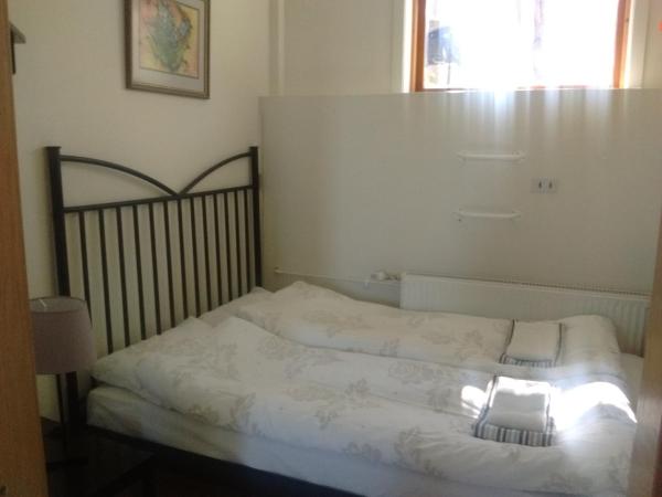 Reykjavik Peace Center Guesthouse : photo 1 de la chambre petite chambre double ou lits jumeaux