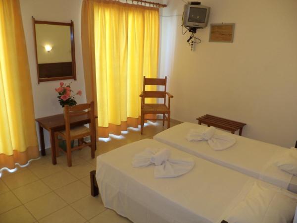 Poseidon Hotel : photo 10 de la chambre chambre triple