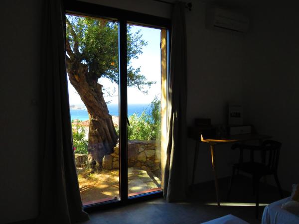 La Bergerie : photo 6 de la chambre chambre lits jumeaux supérieure - vue sur rue et mer