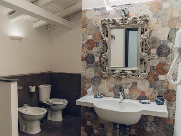 Etna Suite Group : photo 5 de la chambre suite deluxe avec baignoire spa