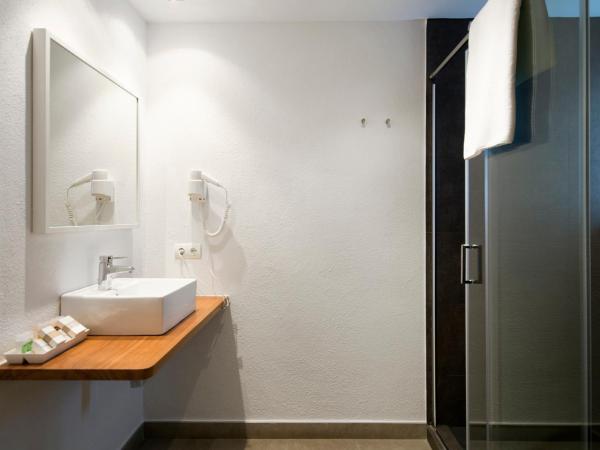 Horta d'en Rahola - Adults Only : photo 2 de la chambre chambre double avec balcon