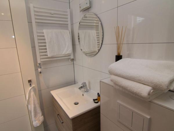 Marbles Inn : photo 2 de la chambre chambre double avec salle de bains privative