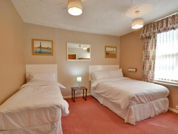 Royal Oakwell Hotel : photo 1 de la chambre chambre triple