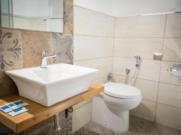 B&B Abbacò : photo 9 de la chambre chambre double avec salle de bains privative extérieure