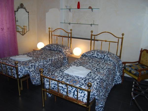 Casa MaMa : photo 7 de la chambre chambre lits jumeaux avec salle de bains commune