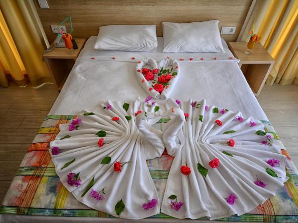 City Hotel Marmaris : photo 3 de la chambre chambre double standard - vue sur piscine