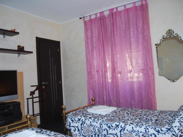 Casa MaMa : photo 8 de la chambre chambre lits jumeaux avec salle de bains commune