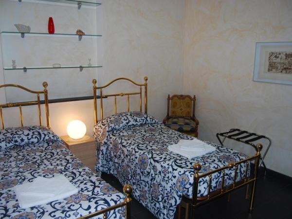 Casa MaMa : photo 9 de la chambre chambre lits jumeaux avec salle de bains commune