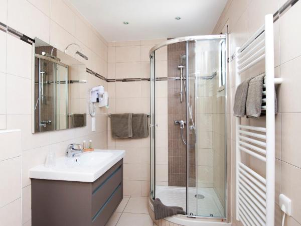 Hôtel Méditerranée : photo 3 de la chambre chambre triple - vue sur mer - deuxième Étage