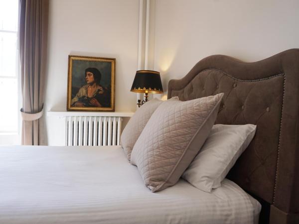 Hôtel Marie-Rollet : photo 4 de la chambre chambre standard lit queen-size