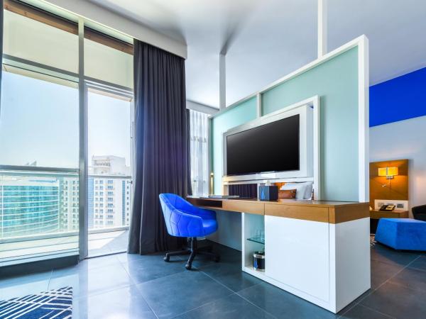 TRYP by Wyndham Dubai : photo 1 de la chambre suite premium vyp avec accès au salon vyp et transfert vers la plage