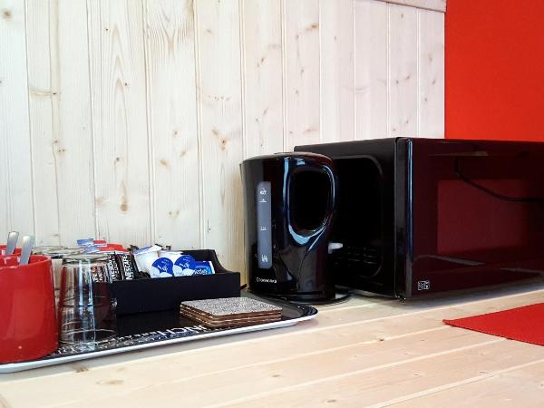 Robin 7 Lodge City Centre : photo 4 de la chambre family room with a detached private bathroom