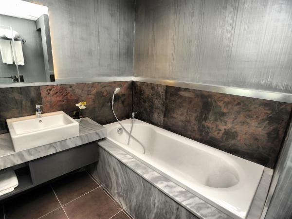 Akoni Hotel : photo 4 de la chambre chambre familiale