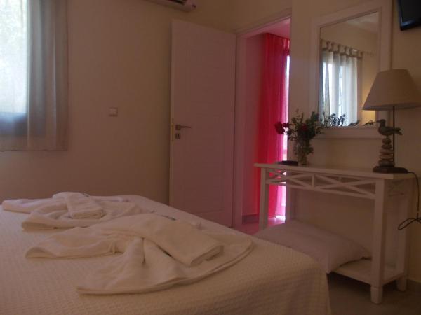 Alkyoni Beach Hotel : photo 2 de la chambre chambre familiale