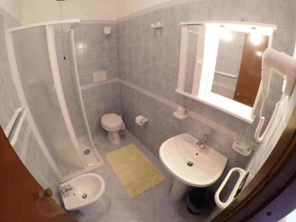 Hotel Angelino : photo 9 de la chambre chambre double ou lits jumeaux - vue sur mer