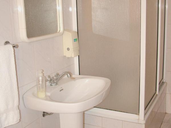 Residencial Valentina : photo 5 de la chambre chambre simple avec salle de bains commune