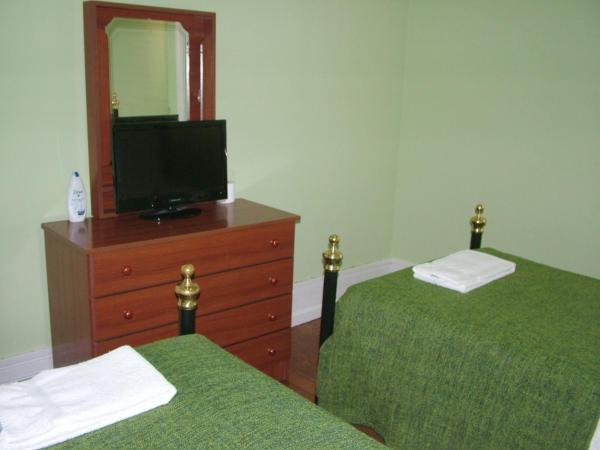 Residencial Valentina : photo 4 de la chambre chambre double ou lits jumeaux avec salle de bains commune