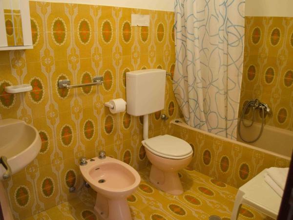 Hotel Angelino : photo 8 de la chambre chambre familiale standard