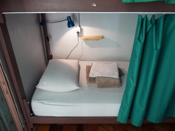 Mambembe Hostel : photo 4 de la chambre single bed in shared dormitory room with balcony