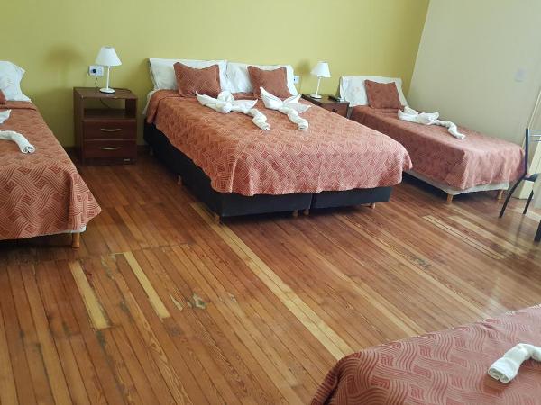 Hotel Reina : photo 1 de la chambre chambre familiale