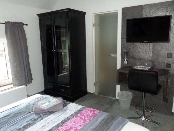 Haus Gerry : photo 2 de la chambre chambre double avec salle de bains privative