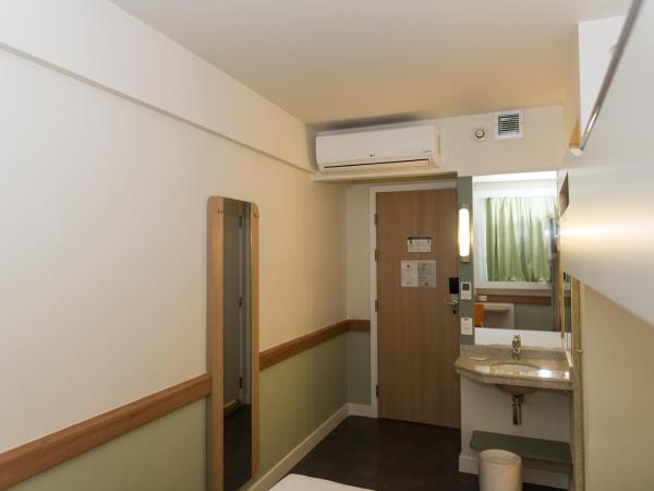 ibis budget RJ Praia de Botafogo : photo 4 de la chambre chambre double standard avec lits superposés