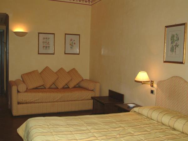 Hotel La Ville : photo 2 de la chambre chambre triple classique