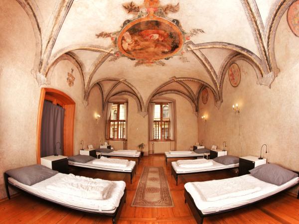 Hostel HOMEr - Old Town Square : photo 3 de la chambre lit simple dans dortoir mixte de 6 lits