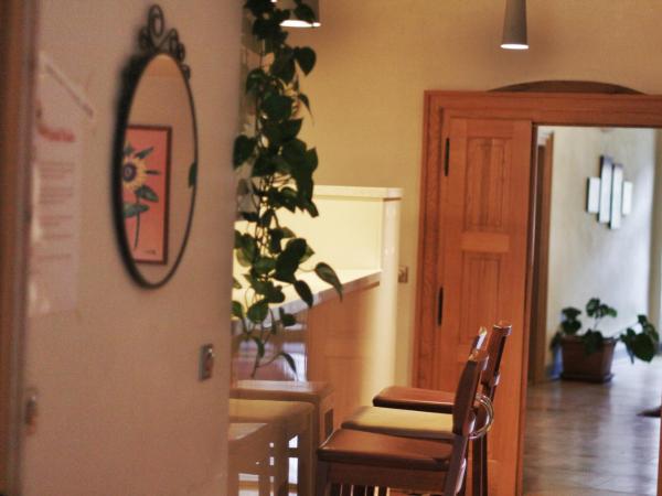 Hostel HOMEr - Old Town Square : photo 6 de la chambre chambre double avec salle de bains commune