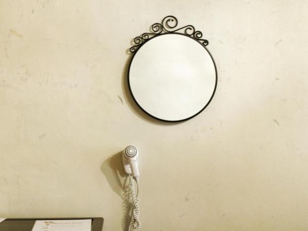 Hostel HOMEr - Old Town Square : photo 8 de la chambre chambre double avec salle de bains commune