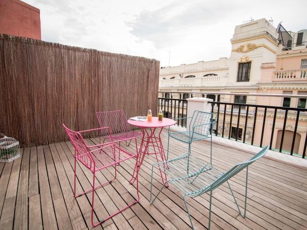 Petit Palace Puerta del Sol : photo 7 de la chambre chambre de luxe avec terrasse (4 adultes)