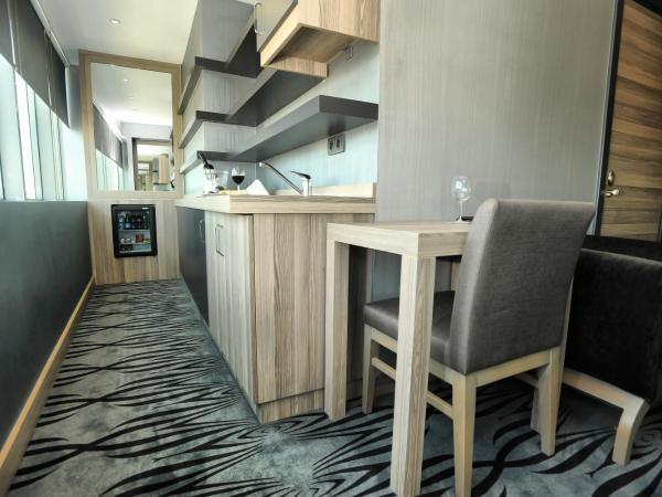 Akoni Hotel : photo 7 de la chambre chambre familiale