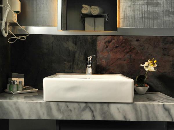 Akoni Hotel : photo 3 de la chambre chambre lit king-size supérieure