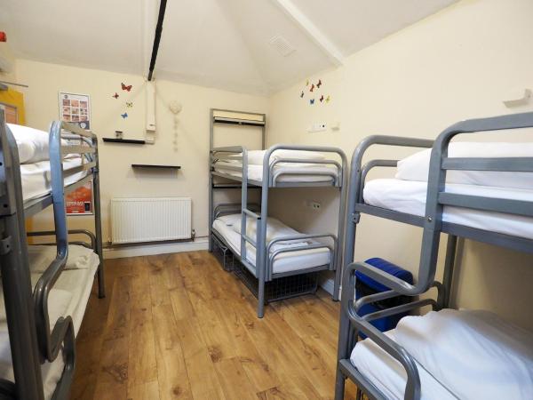 St Christopher's Greenwich : photo 2 de la chambre lit dans dortoir féminin de 8 lits avec salle de bains commune extérieure