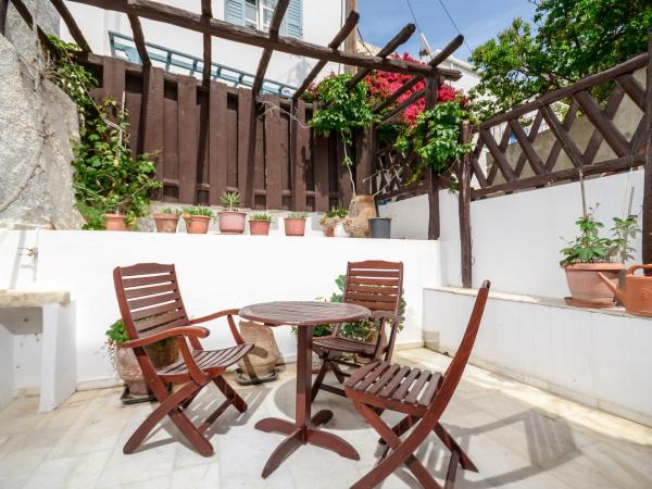 Chateau Zevgoli : photo 7 de la chambre suite junior - vue sur jardin