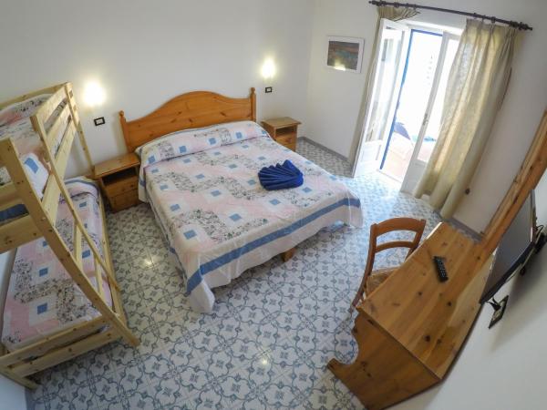 Hotel Regina del Mare : photo 3 de la chambre chambre quadruple standard