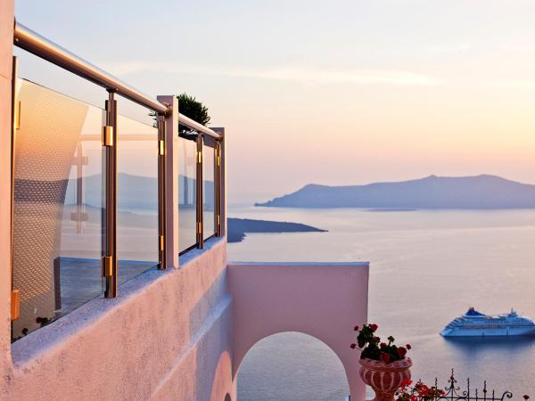 Asteras Villas : photo 8 de la chambre suite la luna avec jacuzzi - vue sur caldera