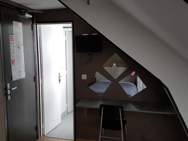 Hôtel Résidence De Bruxelles : photo 2 de la chambre chambre double avec salle de bains et toilettes privatives
